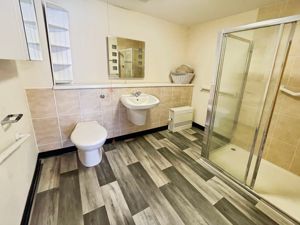 Shower room- click for photo gallery